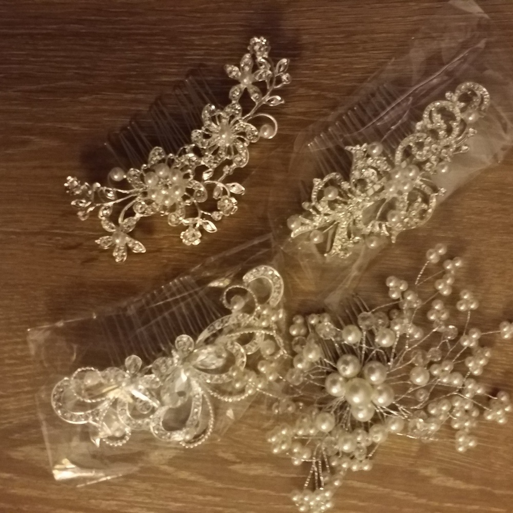 Stylish hair combs